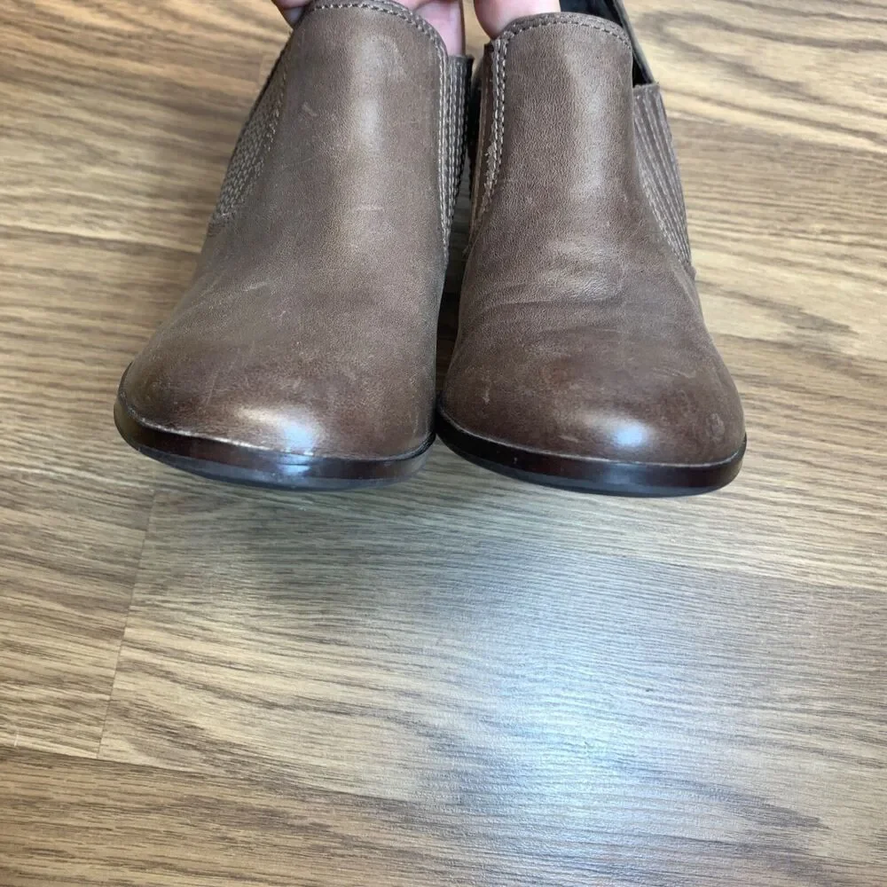 Clarks Artisan Distressed Leather‎ Boots Size 7 M Color Tan Heels Pull On Boots